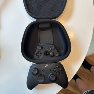 Microsoft Bluetooth Elite Series 2 Controller - Starter Bundle for Xbox One